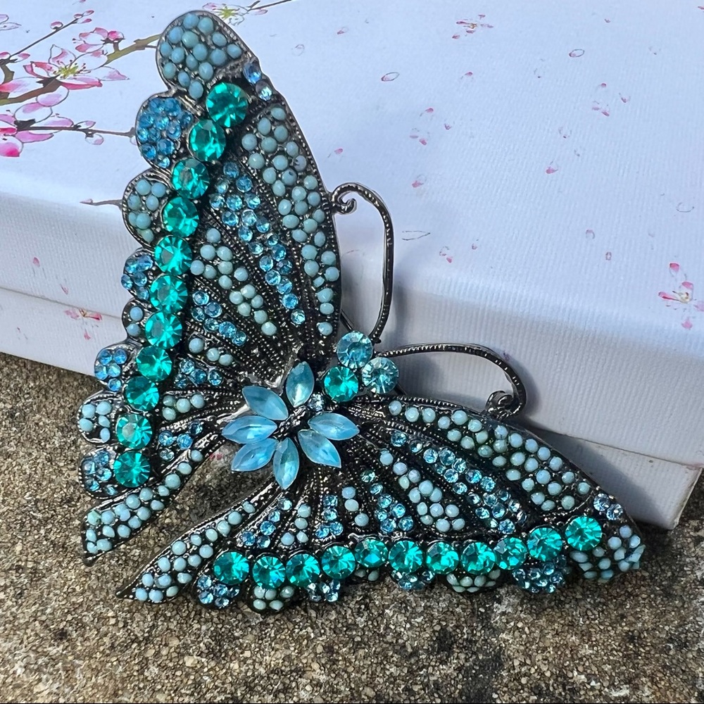Glittering teal blue crystal butterfly - Picture 1 of 6